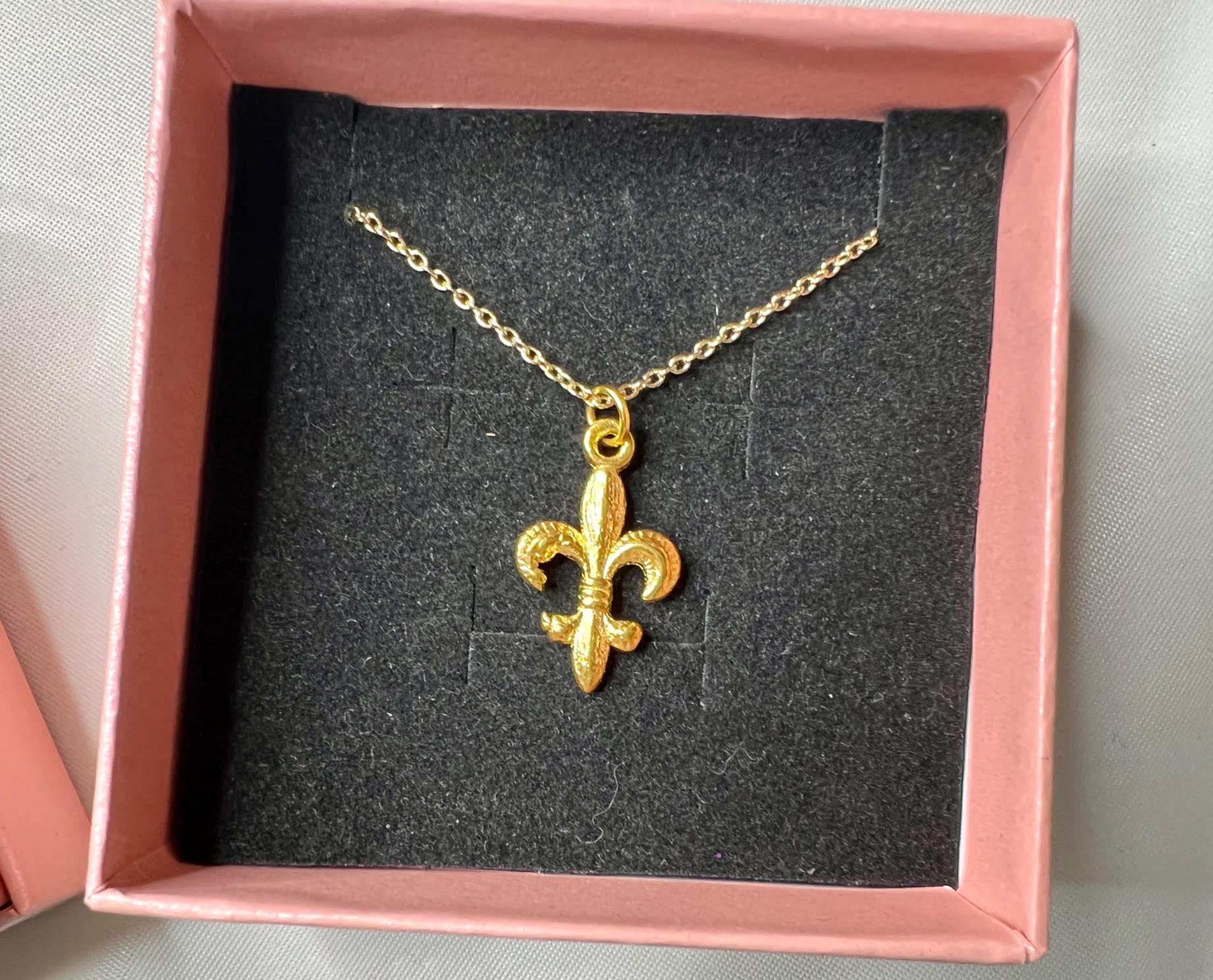 Gold-plated Fleur de Lis Pendant Necklace