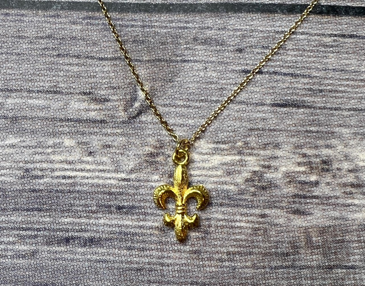 Gold-plated Fleur de Lis Pendant Necklace